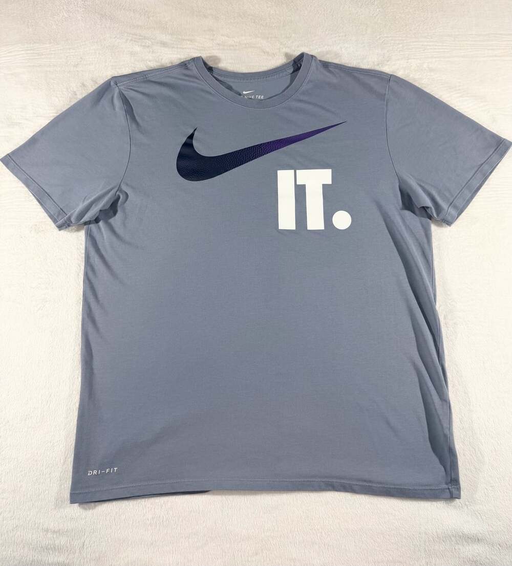 Nike Men’s Athletic Cut Swoosh ‘IT.’ Short Sleeve T Shirt Grey Size Large